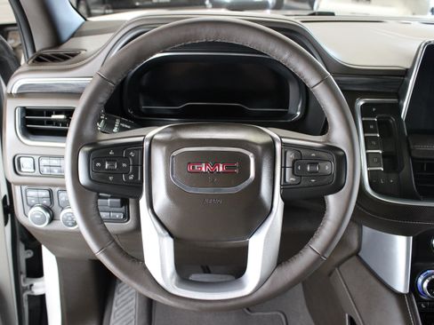 Used 2022 GMC Yukon SLT image 6