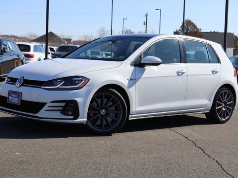 Used 2019 Volkswagen GTI SE image 2