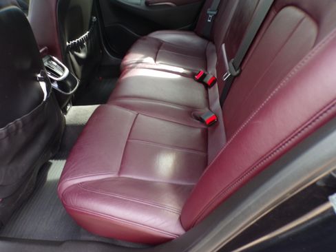 Used 2015 Buick LaCrosse Premium image 19