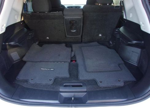 Used 2018 Nissan Rogue S image 26