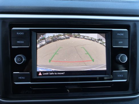 Used 2022 Volkswagen Atlas Cross Sport SE image 25