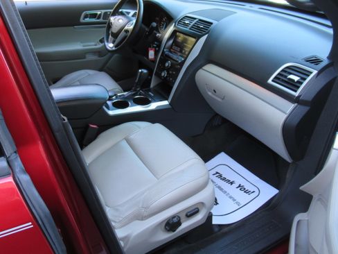 Used 2013 Ford Explorer XLT image 17