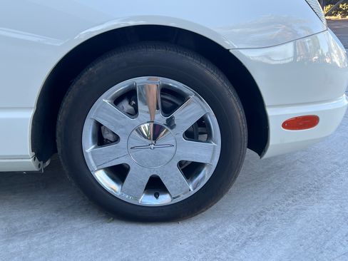 Used 2002 Ford Thunderbird image 31