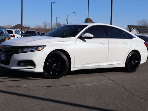Used 2020 Honda Accord Sport image 2