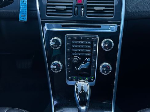 Used 2015 Volvo XC60 T5 Platinum image 33