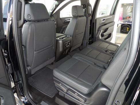 Used 2025 Chevrolet Suburban Z71 image 20