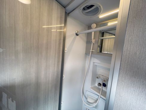 Used 2021 Mercedes-Benz Sprinter 4500 image 33