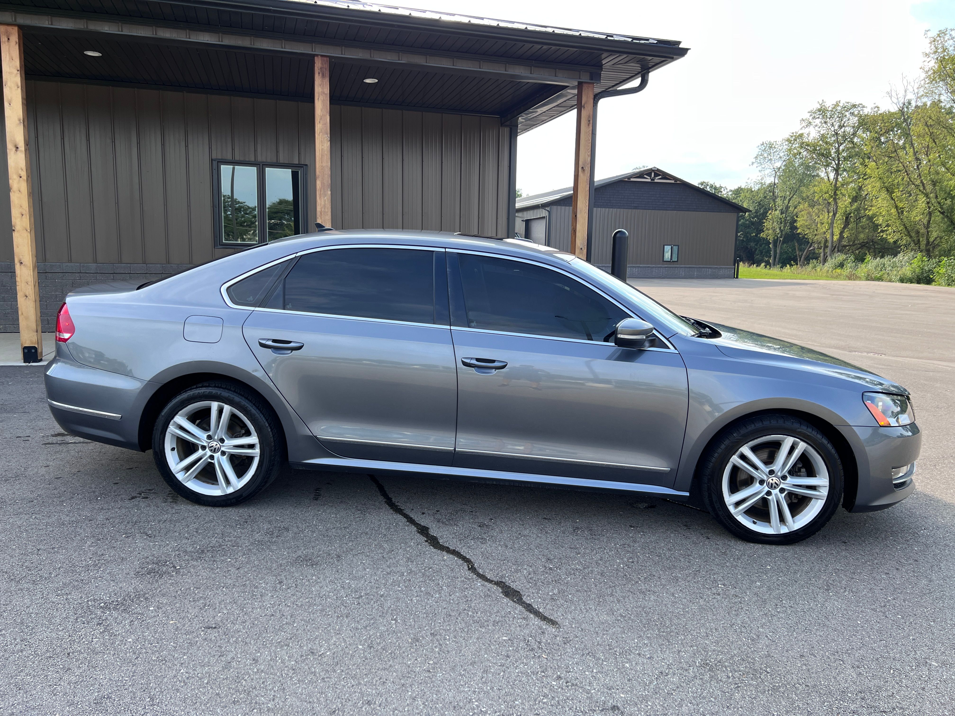 Used 2015 Volkswagen Passat TDI SE FWD image 4