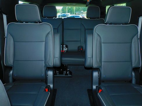 New 2026 Chevrolet Suburban Premier image 24