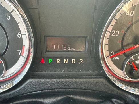 Used 2016 Dodge Grand Caravan SXT image 11