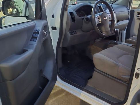 Used 2016 Nissan Frontier SV image 30