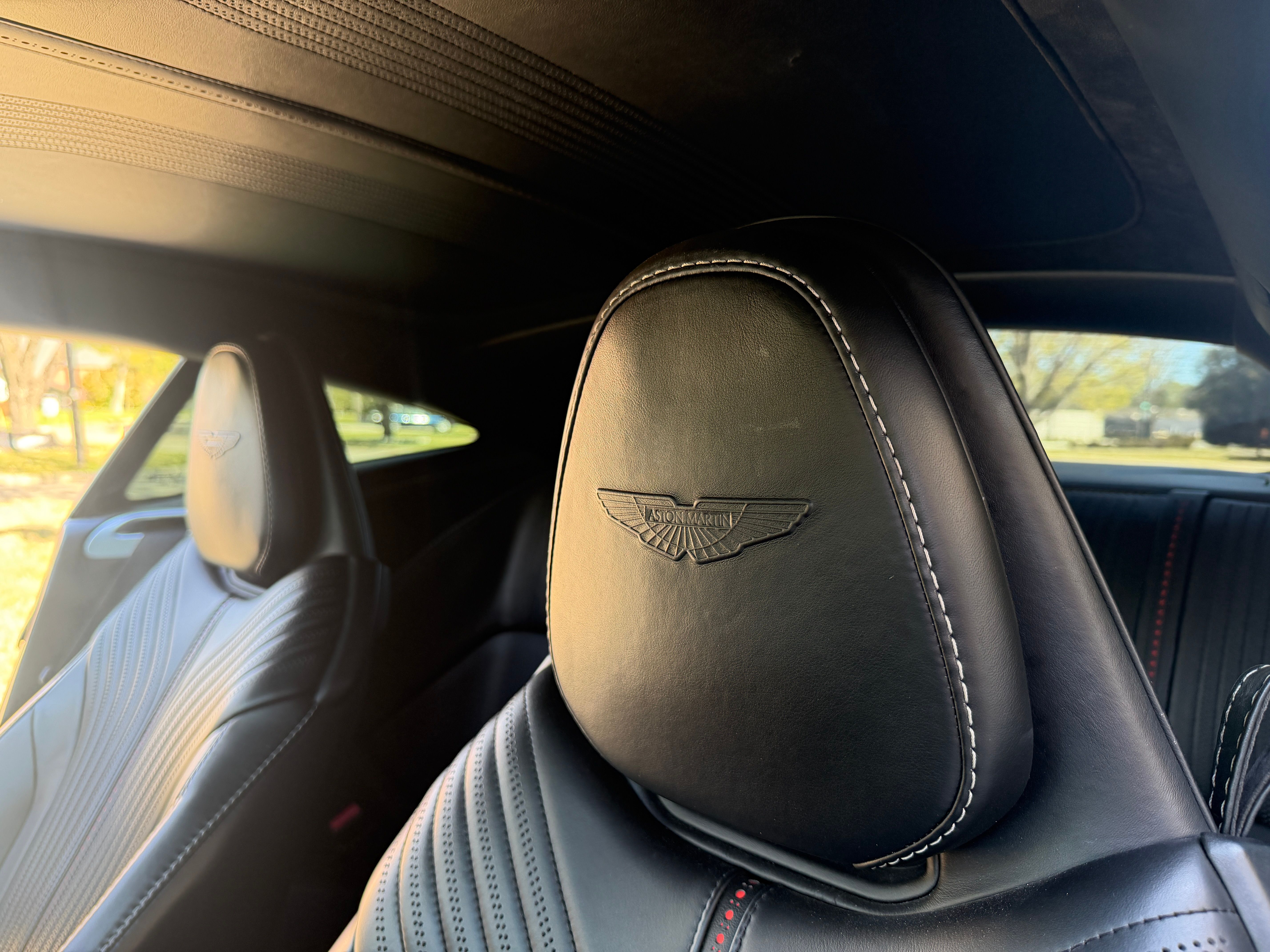 Used 2017 Aston Martin DB11 V12 Coupe RWD image 4