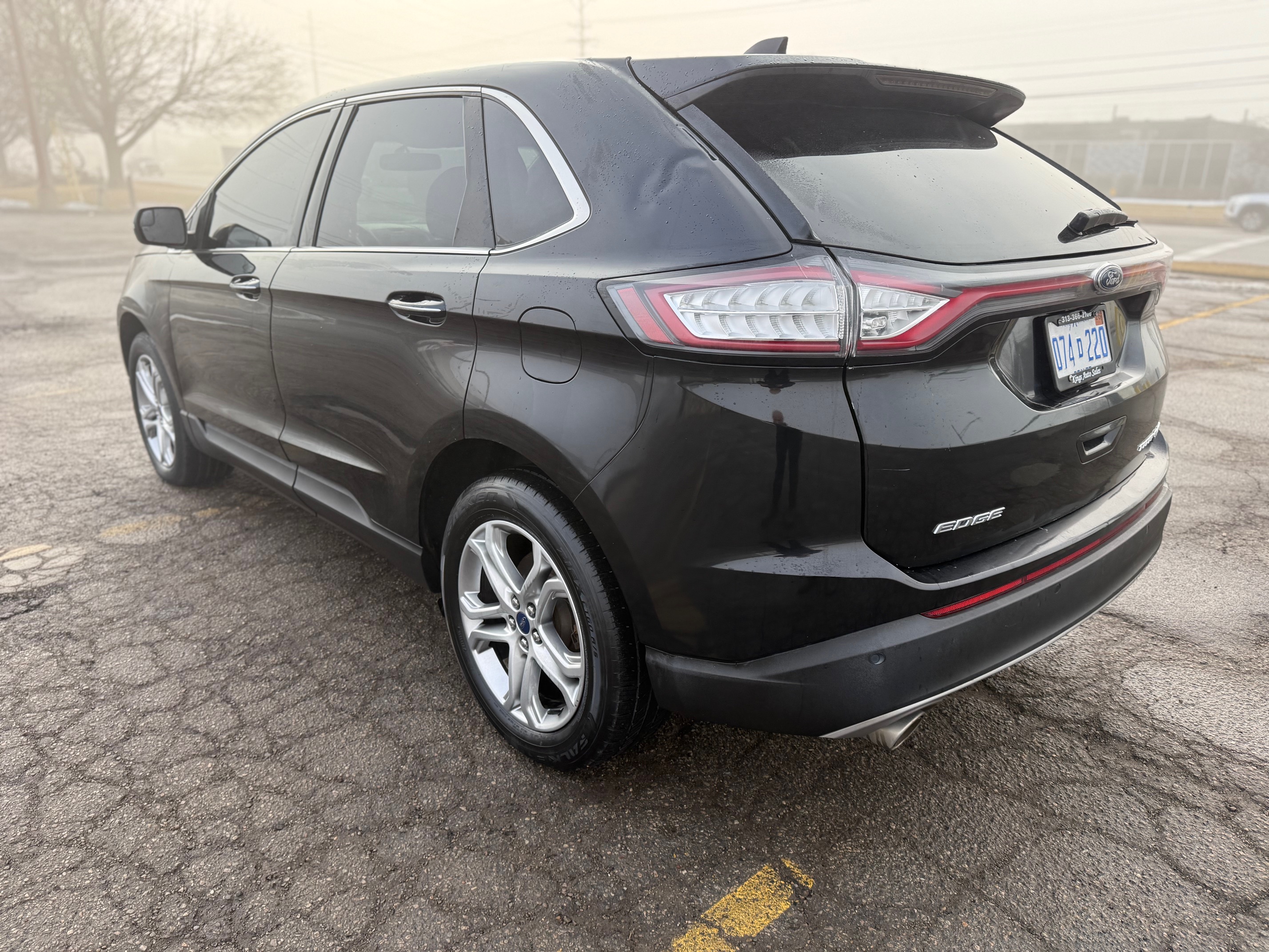 Used 2018 Ford Edge Titanium AWD/4WD image 4