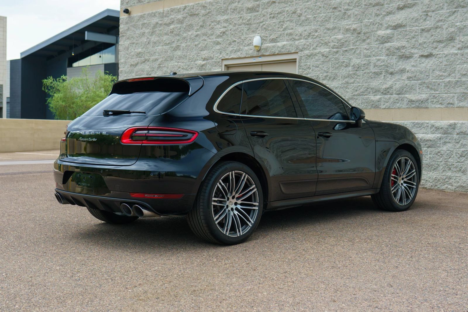 Used 2015 Porsche Macan Turbo AWD/4WD image 7