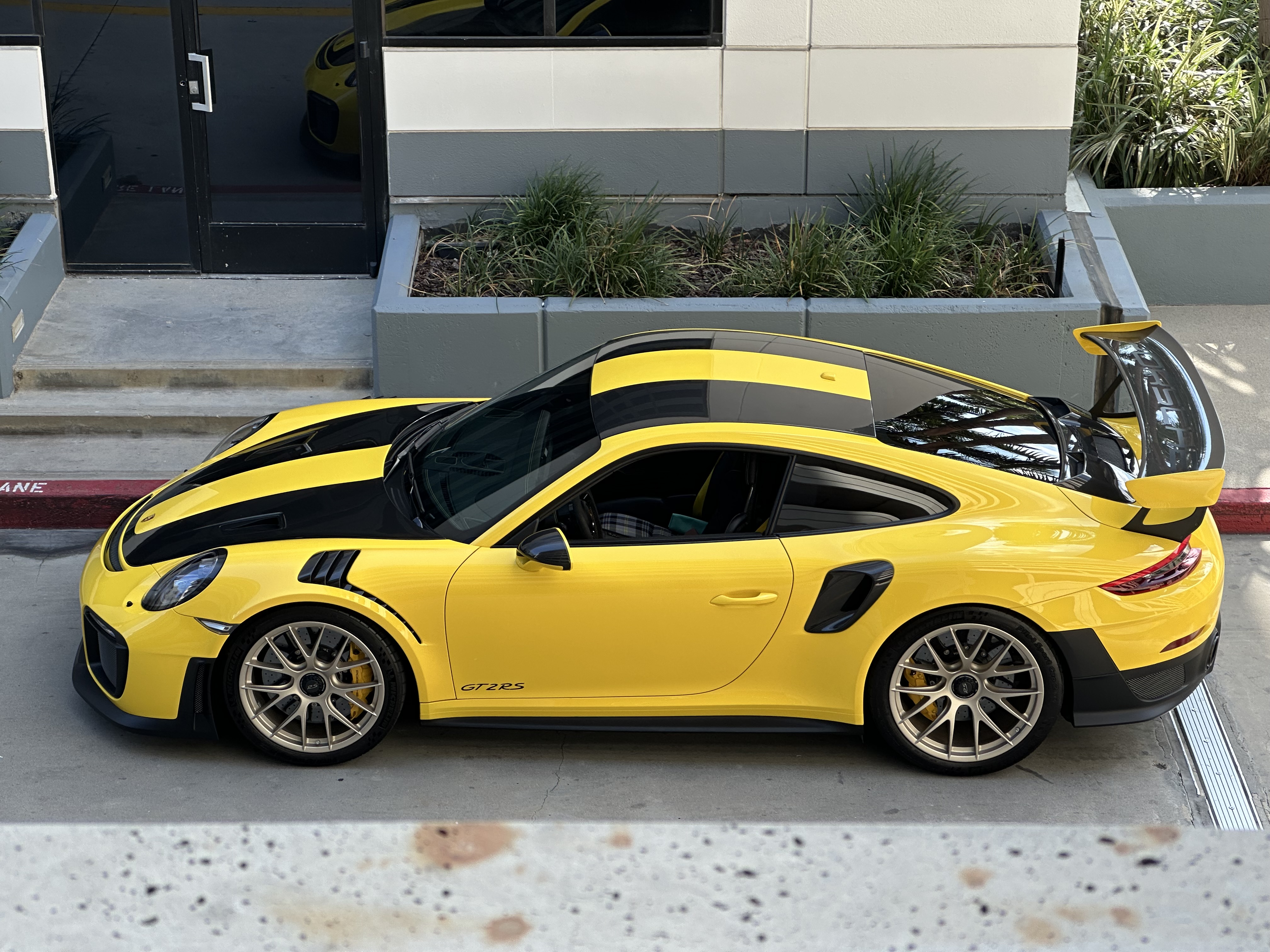 Used 2018 Porsche 911 GT2 RS Coupe RWD image 2