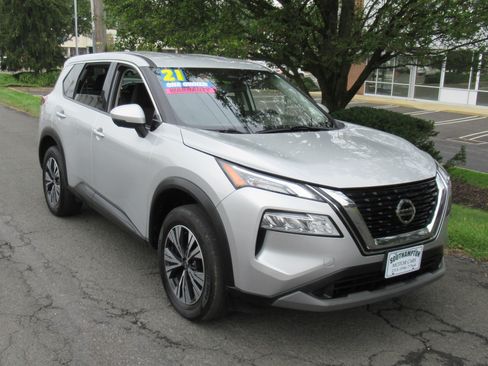 Used 2021 Nissan Rogue SV image 1