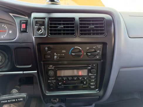 Used 2000 Toyota Tacoma PreRunner image 25