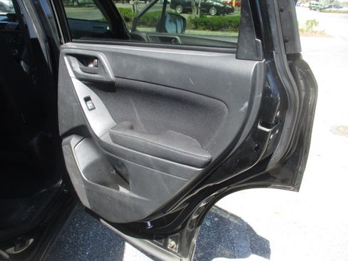 Used 2014 Subaru Forester 2.5i Premium image 12