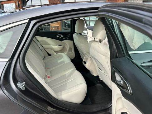 Used 2015 Chrysler 200 Limited image 13