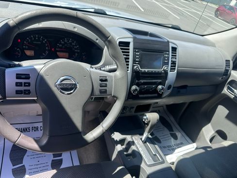 Used 2015 Nissan Frontier 4x4 Crew Cab image 8