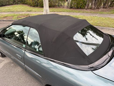 Used 2005 Chrysler Sebring Touring image 23