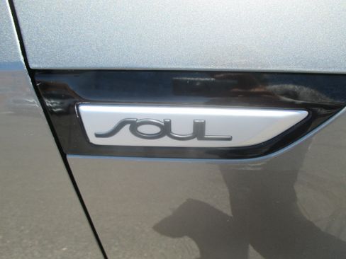 Used 2016 Kia Soul + FWD image 7
