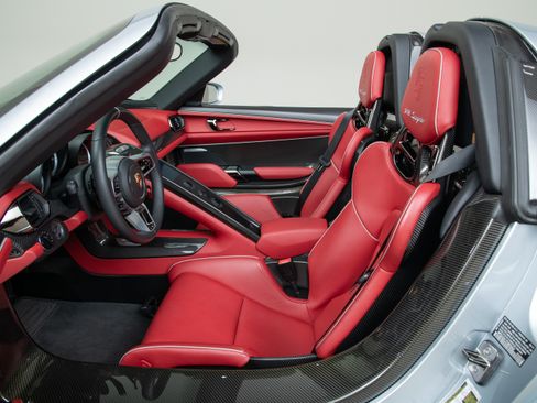 Used 2015 Porsche 918 Spyder AWD/4WD image 23