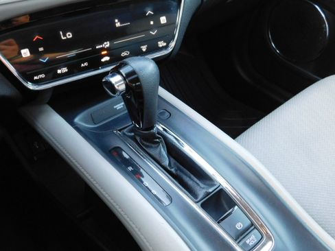 Used 2017 Honda HR-V EX image 16