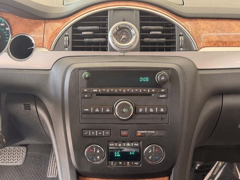 Used 2011 Buick Enclave 2WD CX image 11
