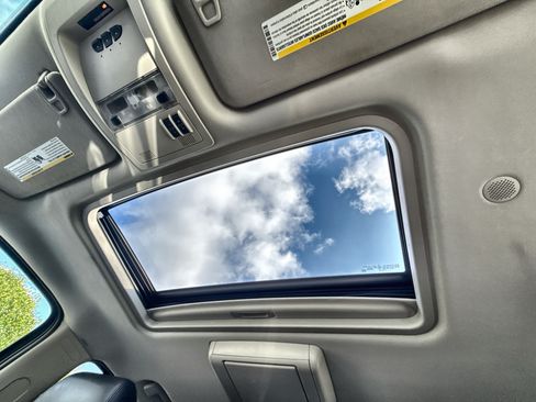 Used 2013 Chevrolet Avalanche LTZ image 11