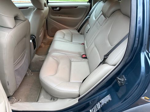 Used 2005 Volvo XC70 image 37