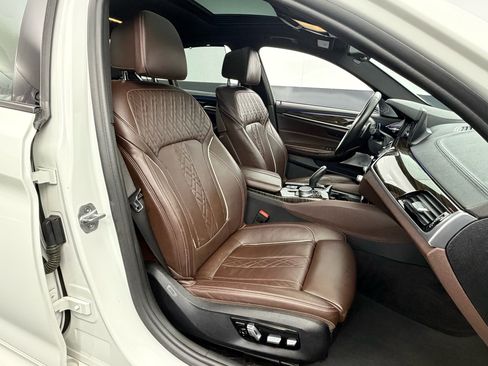 Used 2019 BMW M550i xDrive image 43