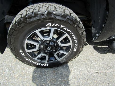 Used 2019 Toyota Tundra 4x4 CrewMax Limited image 6