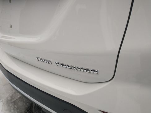 Used 2024 Chevrolet Equinox Premier image 4