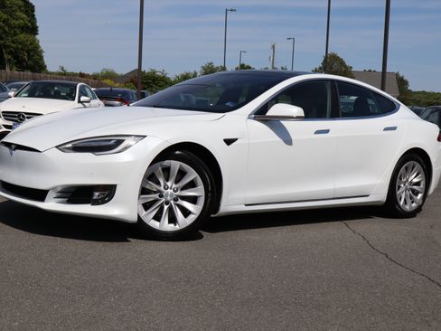 Used 2017 Tesla Model S 75 RWD image 3