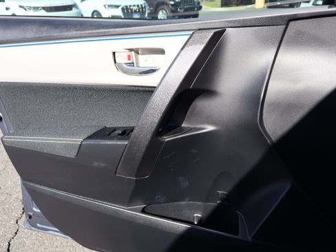 Used 2015 Toyota Corolla LE image 18