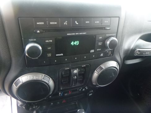 Used 2015 Jeep Wrangler Sport image 25