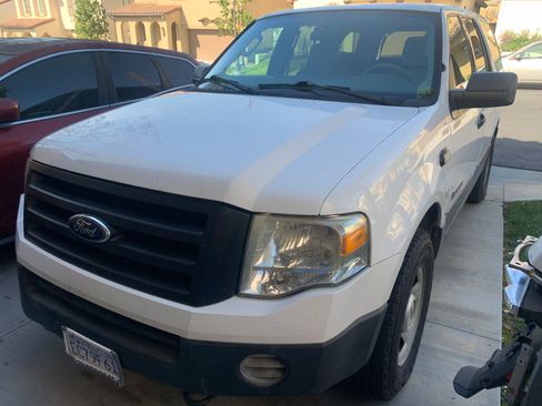 Used 2007 Ford Expedition XLT image 2