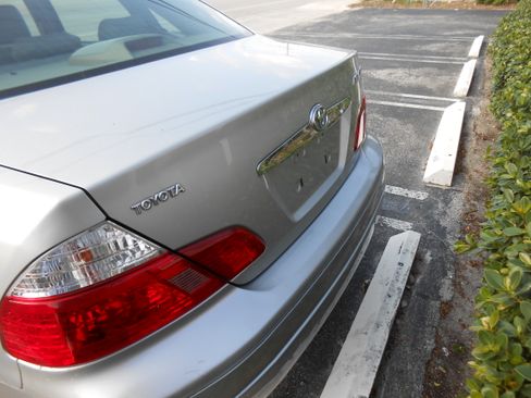 Used 2004 Toyota Avalon XLS image 3