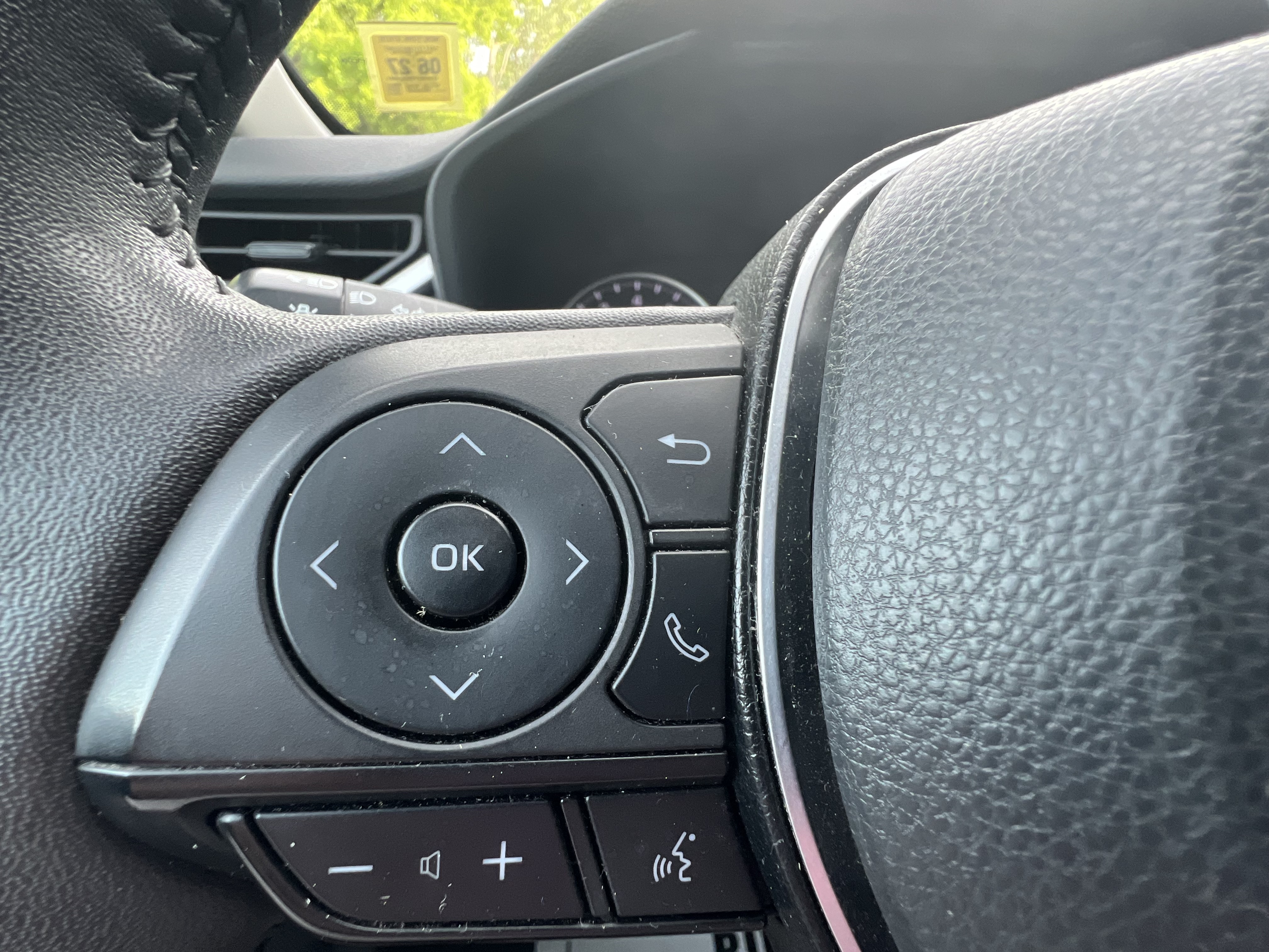 Used 2022 Toyota RAV4 AWD XLE w/ Convenience Package image 16