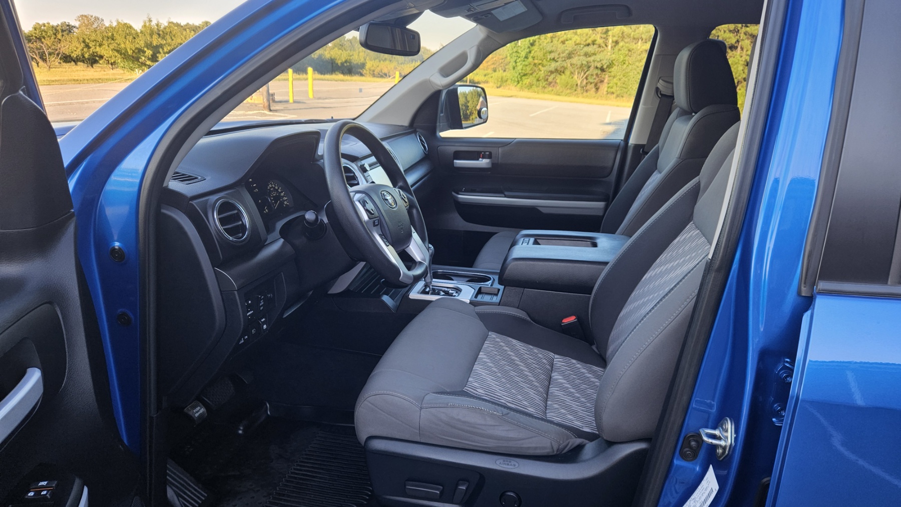 Used 2018 Toyota Tundra 4x4 CrewMax SR5 image 9