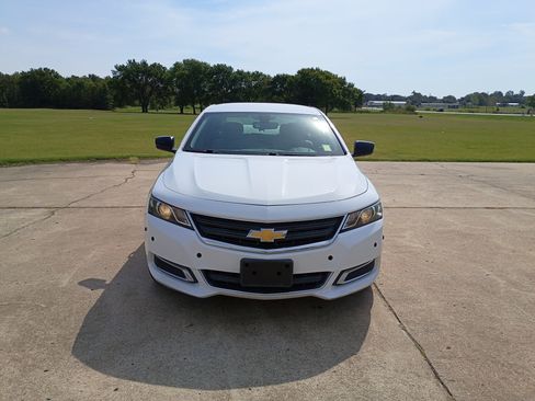 Used 2016 Chevrolet Impala Sedan FWD image 2