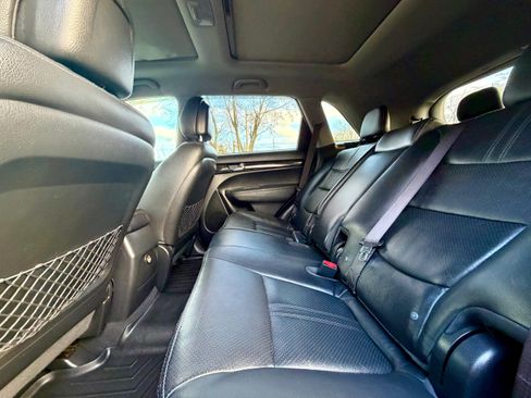 Used 2011 Kia Sorento EX image 18