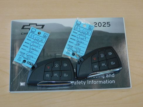 Used 2025 Chevrolet Suburban 4WD Z71 image 35