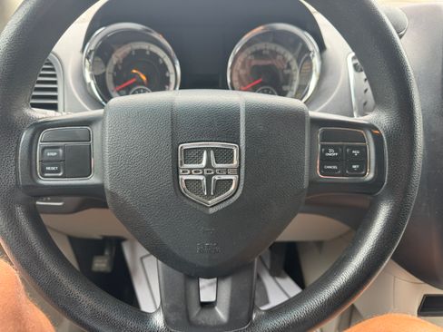 Used 2012 Dodge Grand Caravan SXT image 14