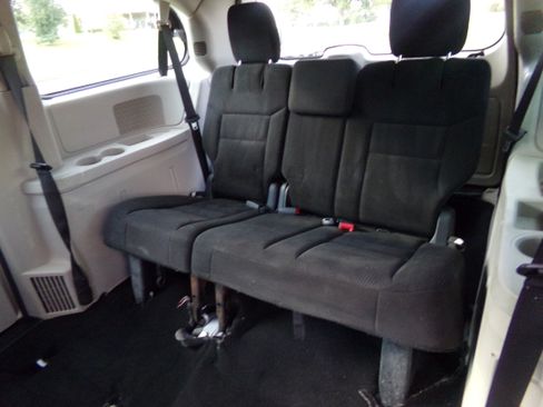 Used 2015 Dodge Grand Caravan SXT image 16