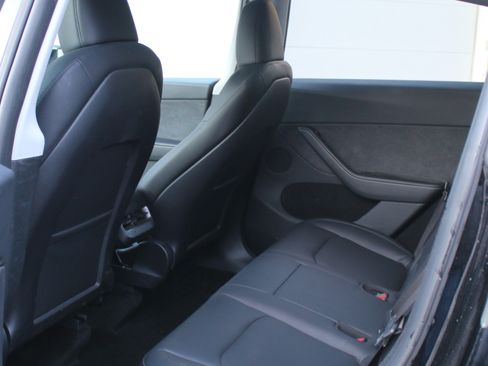 Used 2024 Tesla Model Y AWD image 7
