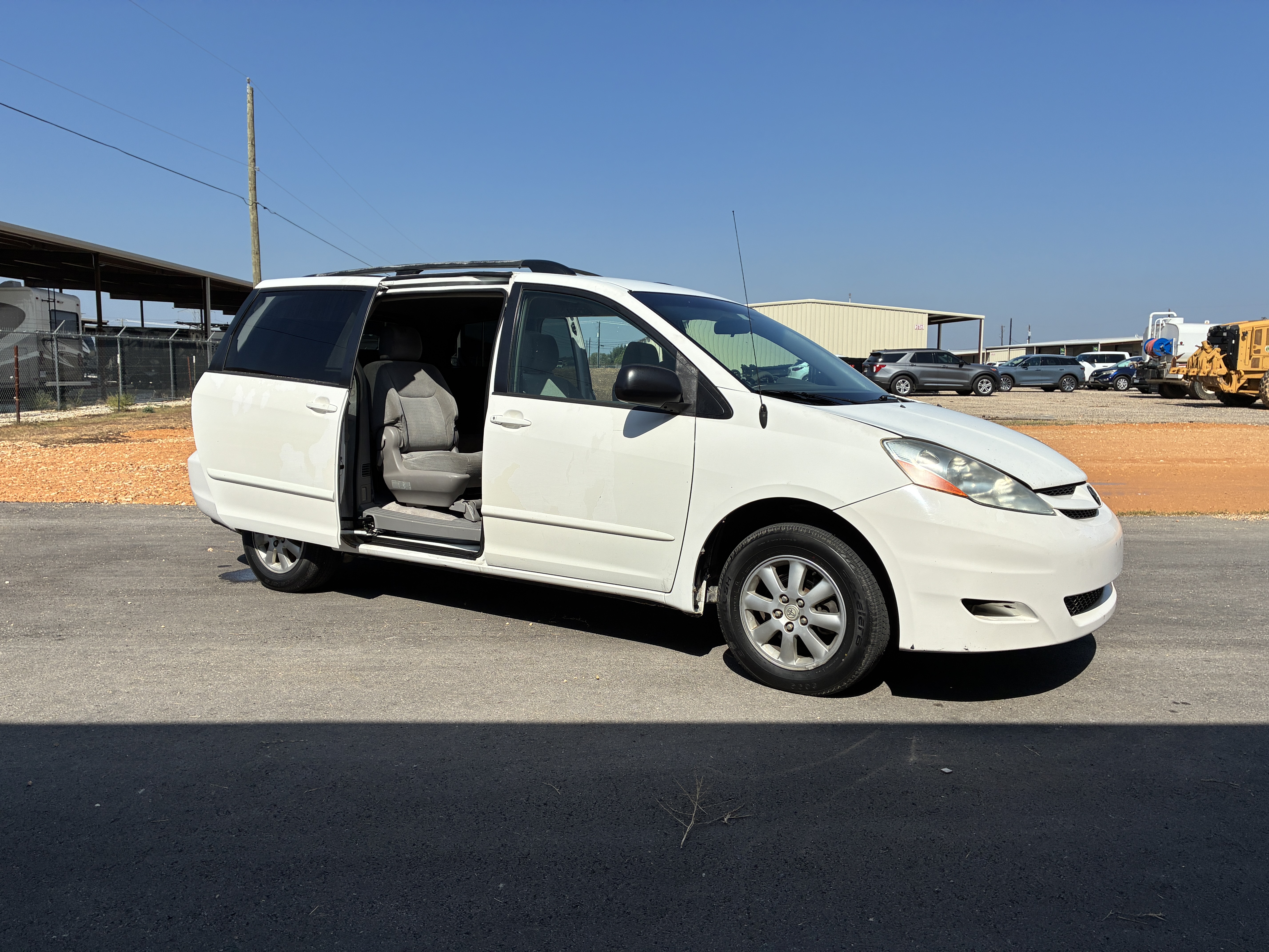 Used 2007 Toyota Sienna LE Minivan 4D FWD image 19