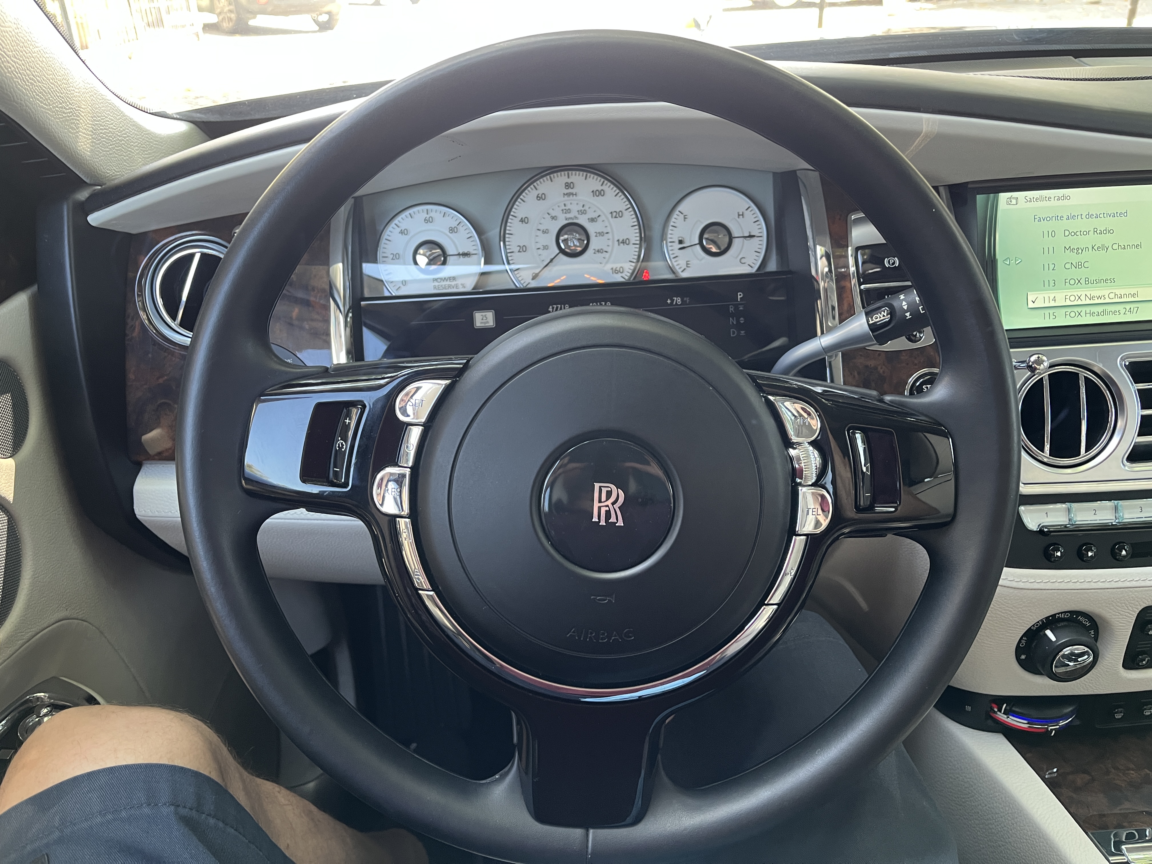 Used 2014 Rolls-Royce Ghost RWD image 39
