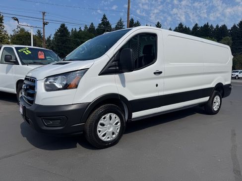 Used 2023 Ford E-Transit image 5